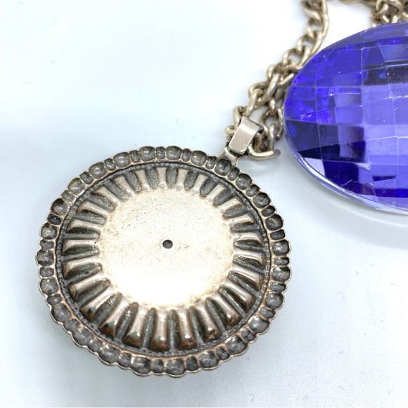 Carved Green Bakelite Necklace Vintage on Silvertone Chain - Picture 4 of 10